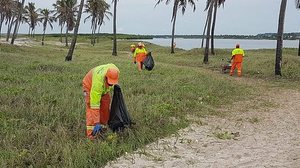 Prefeitura de Maceió intensifica serviços de limpeza na praia do Pontal da Barra | Foto: Ascom Sudes