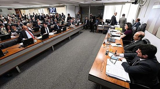 Imagem Senado derruba parecer favorável a decreto que flexibiliza porte de arma