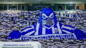 Torcida do CSA recepciona o time na entrada ao campo | Pei Fon / TNH1