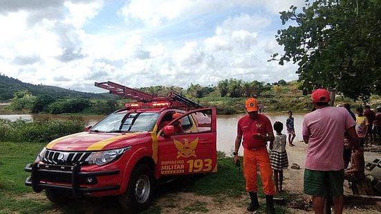 Buscas pelo pescador foram retomadas neste domingo | Foto: Cortesia / Ascom Bombeiros