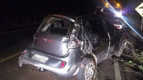 Carro Fiat Palio ficou destruído | BPTran