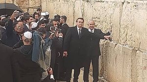 O presidente Jair Bolsonaro visita o Muro das Lamentações ao lado do primeiro Ministro de Israel Benjamin Netanyahu | Julian Braun/VEJA