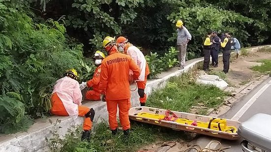 Imagem Homem é socorrido após cair em vala na Ladeira Geraldo Melo