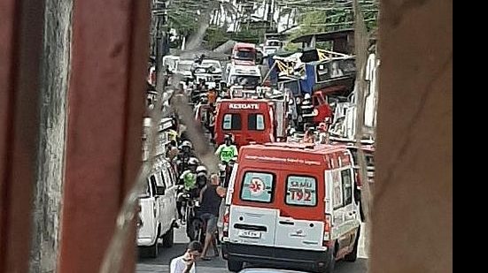 Imagem Vídeo: durante carreata de JHC, trio elétrico perde o controle, invade casa e deixa feridos em Chã da Jaqueira