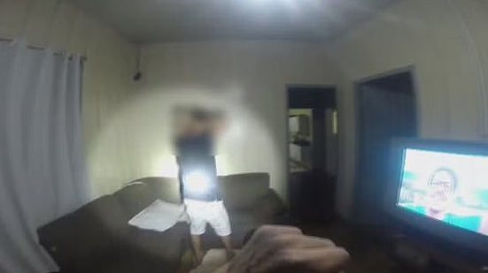 Homem foi encontrado na sala da residência e preso em flagrante com a chegada dos guardas | Reprodução / RPC