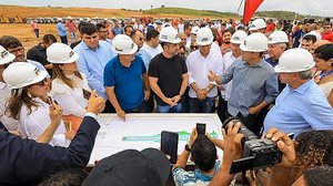 Imagem Governador anuncia retomada imediata das obras do aeroporto de Maragogi