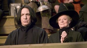 Alan Rickman e Maggie Smith interpretaram os professores Snape e Minerva na saga 'Harry Potter' | Reprodução / Warner