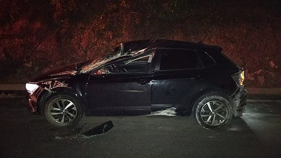 Imagem Motorista fica ferido após colidir carro em barranco e capotar na AL-105