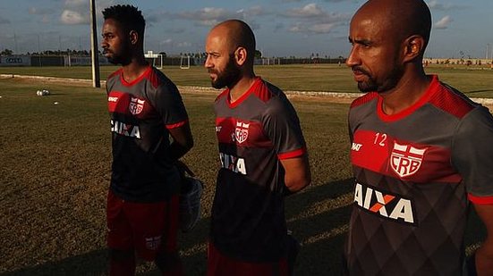 Novos reforços do CRB: zagueiro Wellington Carvalho, meia Marcelo Oliveira e lateral Paulinho | Divulgação CRB