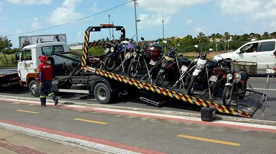 Imagem Operação da SMTT e BPTran apreende motos e carros irregulares