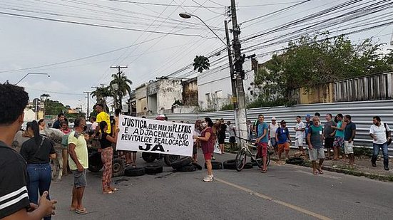 Imagem Moradores dos Flexais bloqueiam avenida de acesso a Bebedouro em protesto contra Braskem