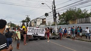 Imagem Moradores dos Flexais bloqueiam avenida de acesso a Bebedouro em protesto contra Braskem