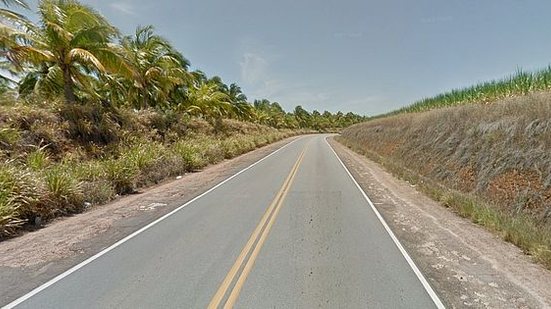 Corpo foi encontrado à margens da AL-101, em Roteiro | Google Street Views