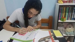 Ingrid Raquel, da Escola Edmilson Pontes, estuda para o Enem | Foto: Cortesia