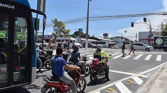 Contorno de quadra na Bomba do Gonzaga, no Tabuleiro do Martins | Foto: Marco Antonio / Secom Maceió