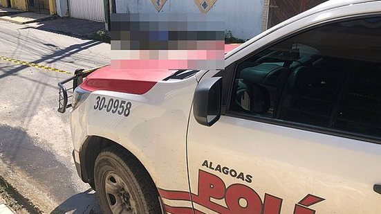 Homem foi assassinado a tiros no início deste sábado, no bairro de Jatiúca | Mônica Ermírio / TV Pajuçara