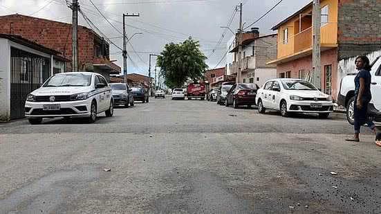 Imagem Prefeito de Maceió entrega ruas pavimentadas no Benedito Bentes