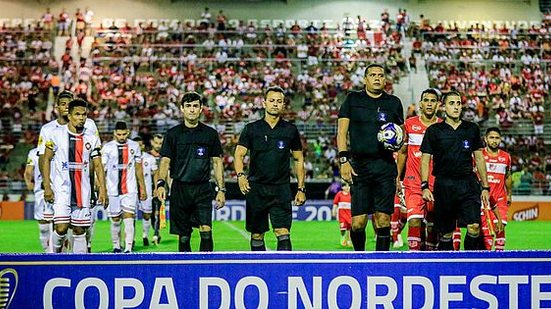 Zé Carlos comemora o primeiro gol dele no retorno ao CRB. Gol garantiu o empate com o Moto Club | Pei Fon / Portal TNH1