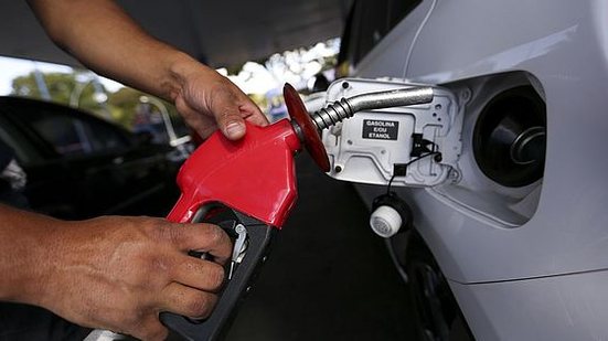 Aumento do preço da gasolina será de R$ 0,23 por litro, segundo comunicado da Petrobras, divulgado nesta terça-feira (24/1) | Foto: Marcelo Camargo / Agência Brasil