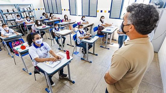 Imagem Secretário acompanha retorno das aulas presenciais em Palmeira e ouve demandas de gestores da região