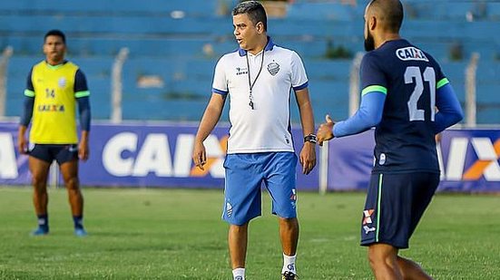 Técnico Marcelo Cabo comandou o último treino antes do jogo com o Criciúma | Thiago Parmalat / RCortez / Ascom CSA