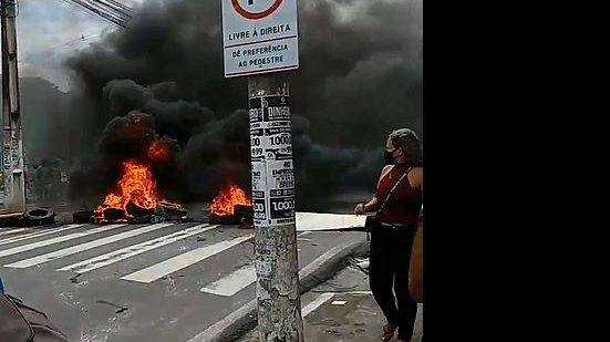 Imagem Após protesto na Ladeira dos Martírios, congestionamento se forma no Farol e Centro de Maceió