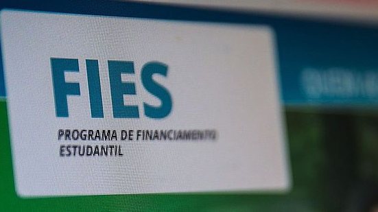 Mais de 51% dos estudantes com financiamento estão inadimplentes | Foto: Marcello Casal Jr. / Agência Brasil