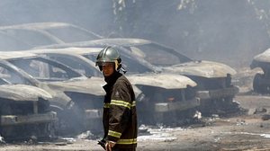 Concessionária de carros teve 16 veículos incendiados em ação criminosa | O Povo / Tatiana Fortes