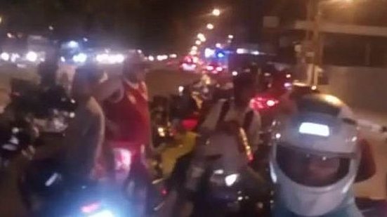 Imagem Motociclistas fazem protesto e bloqueiam Avenida Fernandes Lima