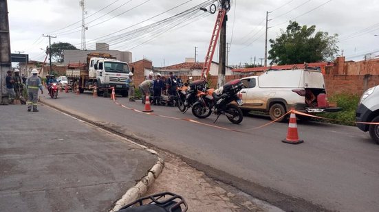 O funcionário foi socorrido e encaminhado ao Hospital de Emergência do Agreste | Foto: Reprodução/Rogério Nascimento-7Segundos