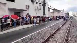 Fila na Seminfra tem ausência de distanciamento social | Foto: Reprodução