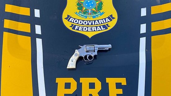 PRF em Alagoas prende um homem por porte ilegal de arma de fogo | Foto: Assessoria PRF