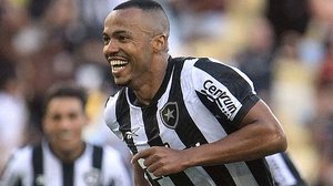 Além da renovação do contrato, Marlon Freitas recebeu uma valorização salarial | Vitor Silva / Botafogo