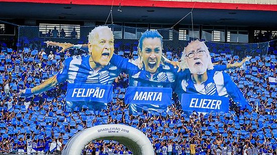 Torcida homenageou o técnico Felipão, a Rainha Marta e o compositor Eliezer Setton, torcedores ilustres do clube marujo | Pei Fon / Portal TNH1