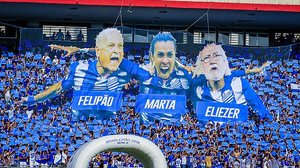 Torcida homenageou o técnico Felipão, a Rainha Marta e o compositor Eliezer Setton, torcedores ilustres do clube marujo | Pei Fon / Portal TNH1