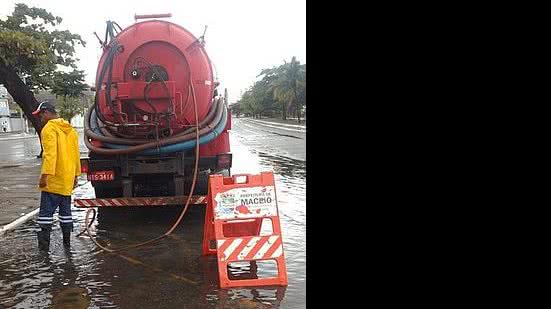 Imagem Equipes realizam intervenções emergenciais nas galerias de ruas em Maceió