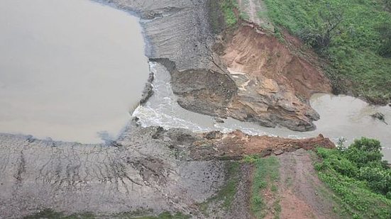 Imagens aéreas mostram rompimento de barragem na Bahia | Secom Bahia