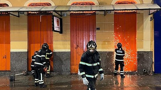 Imagem Corpo de Bombeiros emite nota sobre operação de combate ao incêndio da Lojas Imperador