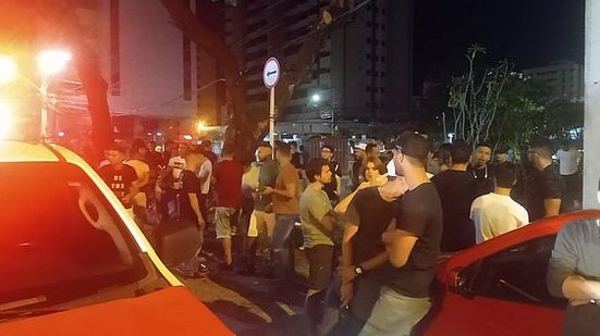 Polícia dispersou dezenas de pessoas, na madrugada deste sábado, que se aglomeravam na Jatiúca | Divulgação PM-AL