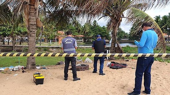 Imagem Corpo de homem é encontrado enterrado na areia da praia de Jatiúca, no Posto 7