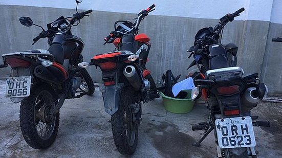 Motos apreendidas no desmanche foram levadas à Central de Flagrantes | Foto: Cortesia ao TNH1