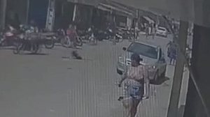 Imagem Vídeo: homem atropela criança de 8 anos enquanto empinava moto, em Pilar