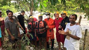 Imagem Bombeiros resgatam três pessoas que ficaram ilhadas no Rio Mundaú, em União dos Palmares