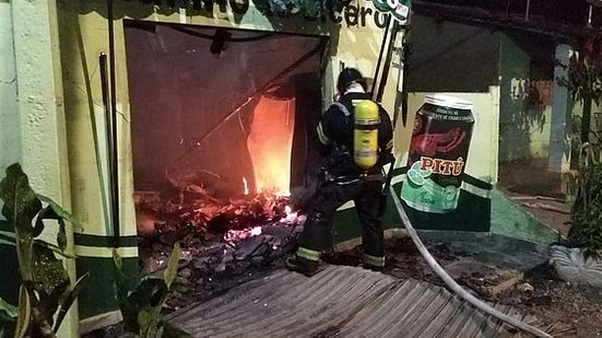 Incêndio durante a madrugada destrói mercadinho em Taquarana | Divulgação / CBM