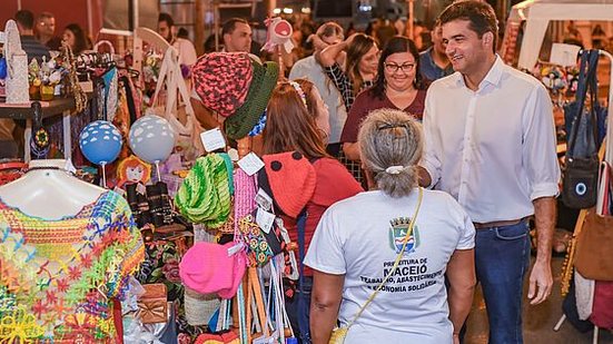 Imagem Prefeito visita 9ª Bienal do Livro que acontece em Jaraguá