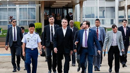 Imagem Bolsonaro desembarca em Washington para encontro com Trump