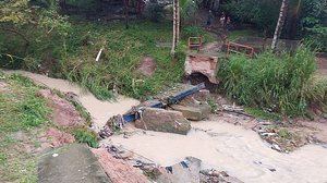 Acesso de moradores está comprometido com o desabamento da ponte | Foto: Williamis Tavares / TV Pajuçara