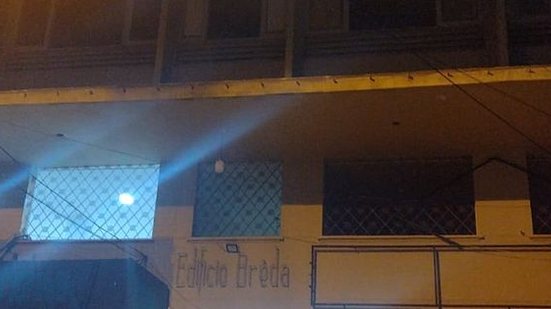 Imagem Homens armados rendem clientes e assaltam loja de joias no Edifício Breda, no Centro de Maceió; vídeos