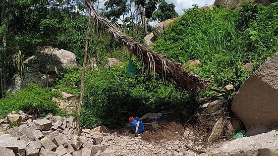 Imagem BPA apreende armas e pássaros silvestres durante operação em pedreira irregular