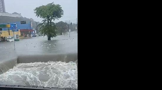 Imagem Maceió já registra alagamentos; alerta vermelho prevê mais chuva para esta quinta-feira, 04